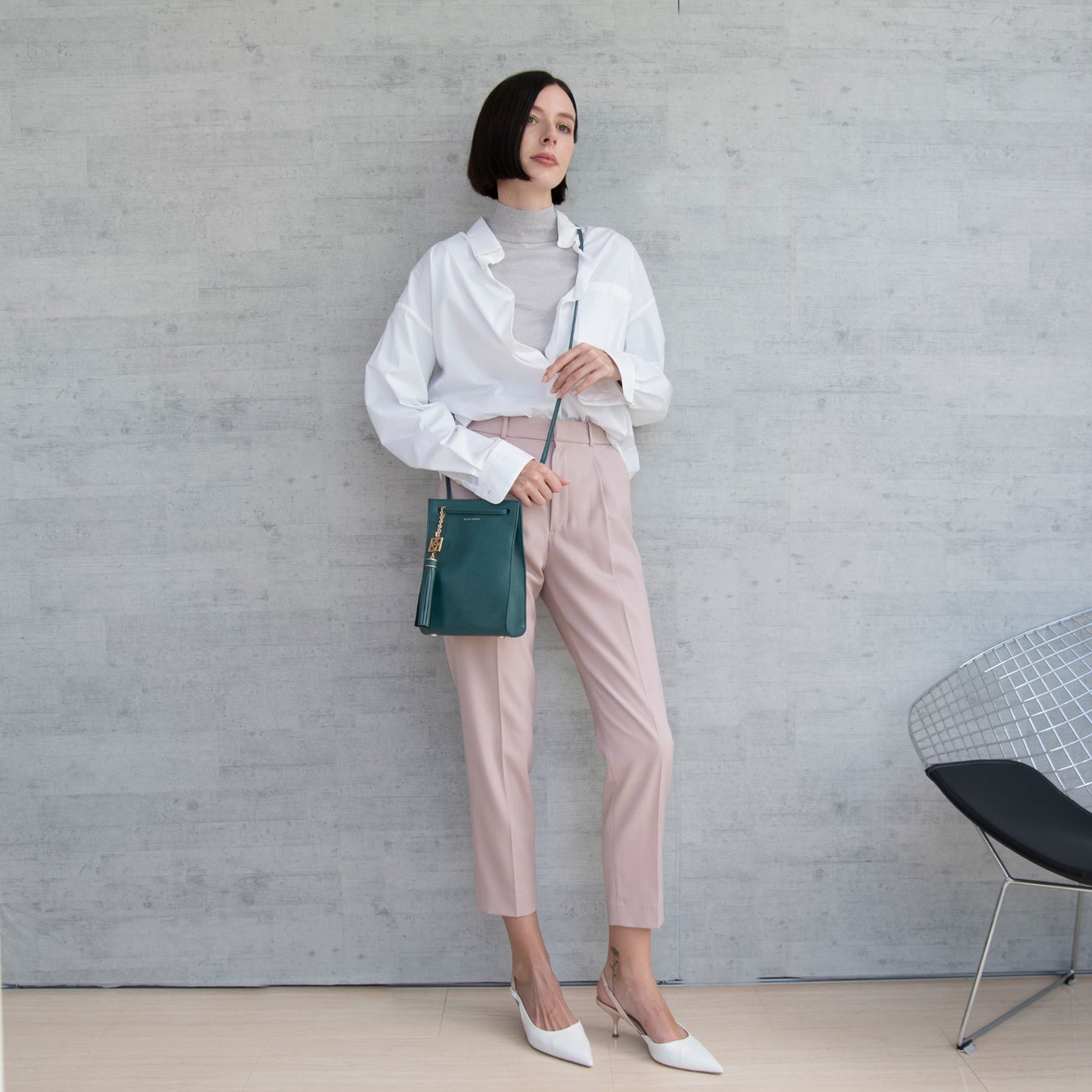 HELEN:マチ付きクロスボディバッグ ¥28,000(税込)