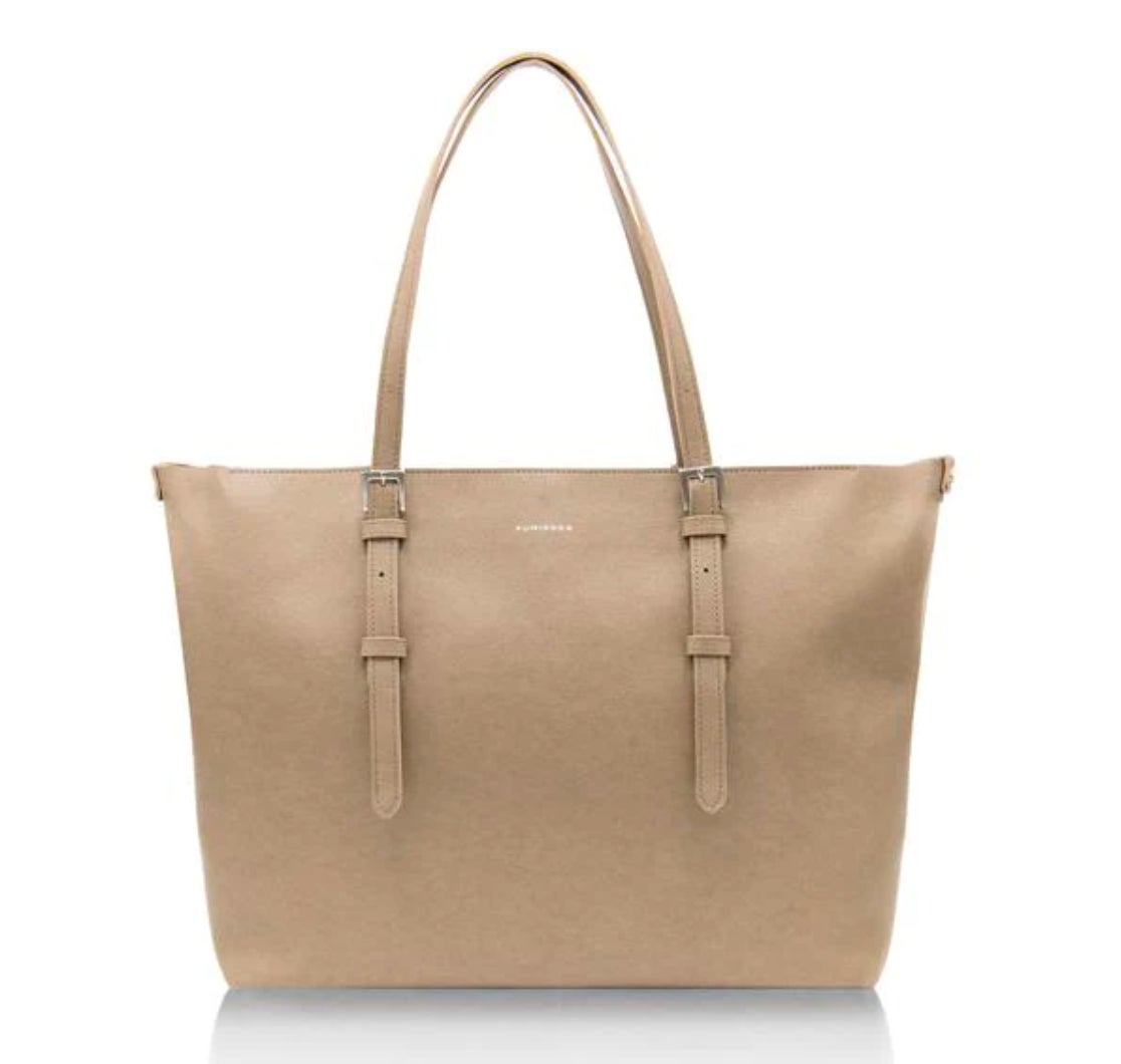 トートバッグ「ALEX」(Mサイズ、38,000円) ※写真はベージュ