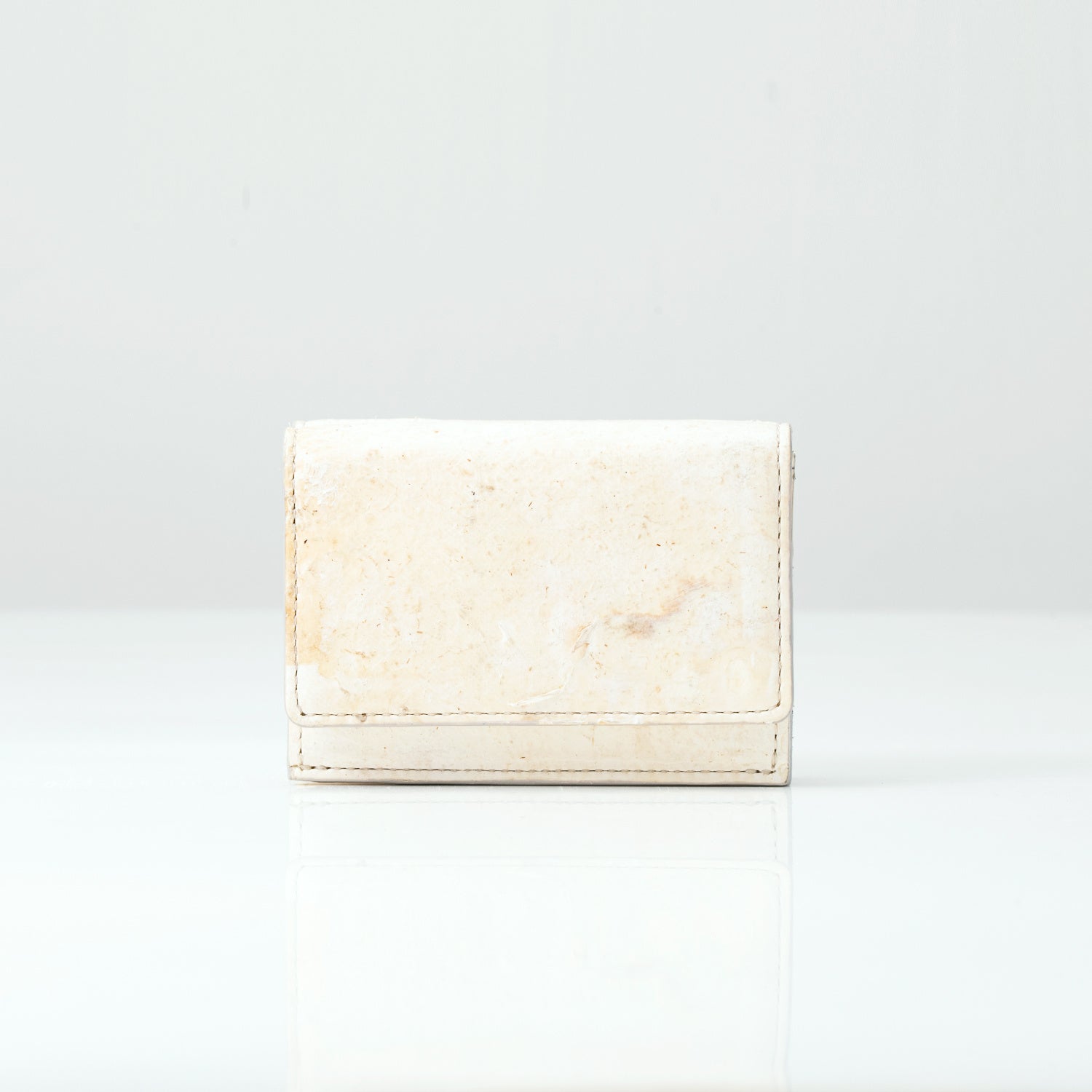 「マッシュルームレザーMYCL」を使ったコンパクト財布「IVY」(アイビー）