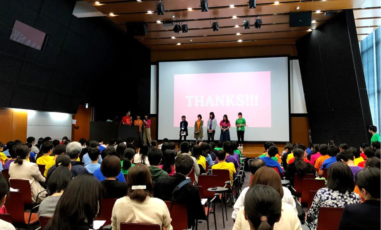 過去にFUMIKODAが支援したITキャンプの参加者発表会の様子