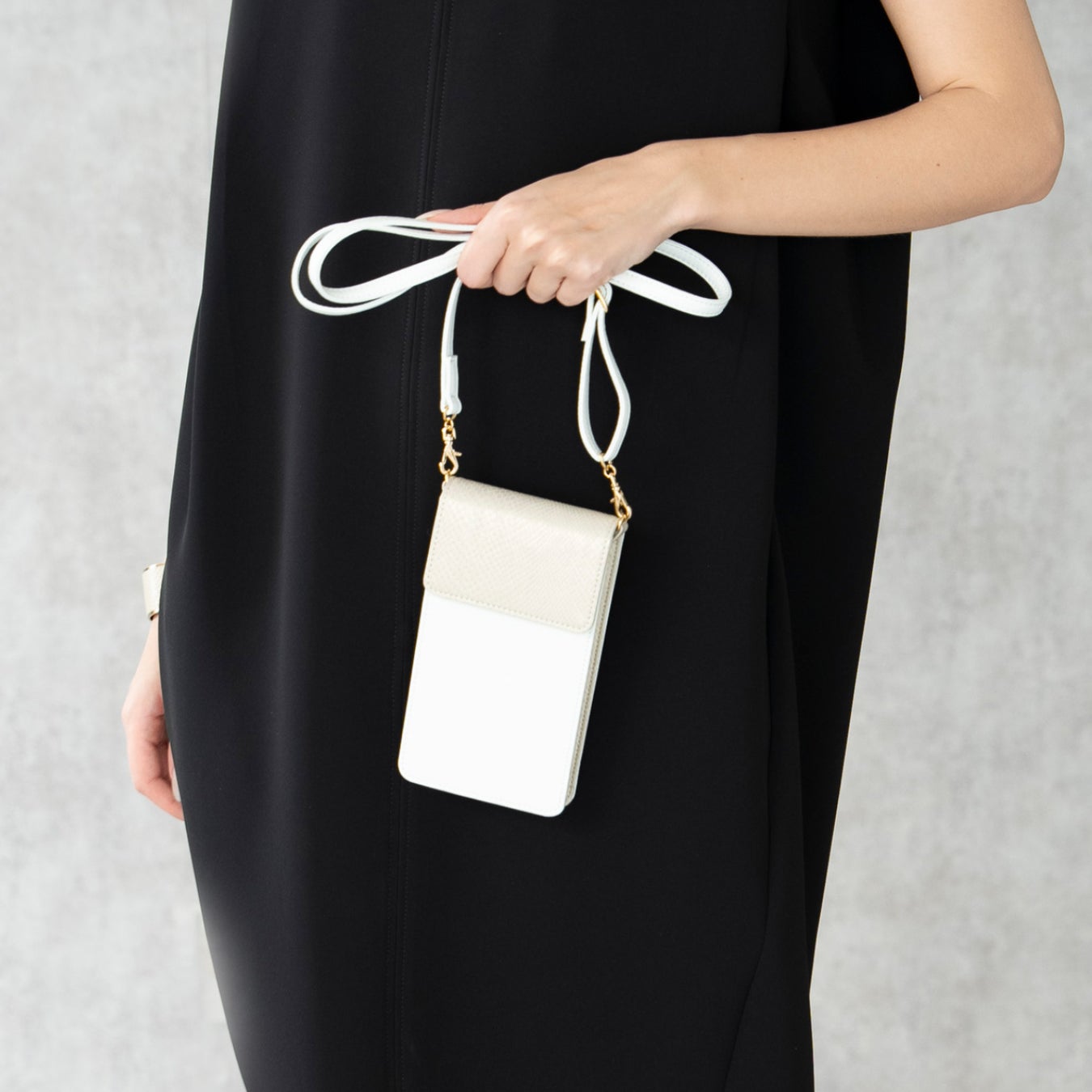 SONIA:スマホポーチ(ホワイト×アイボリー)