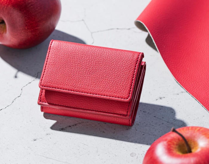 コンパクト財布「IVY」レッド（素材：りんごを含有したバイオマスヴィーガンレザー）