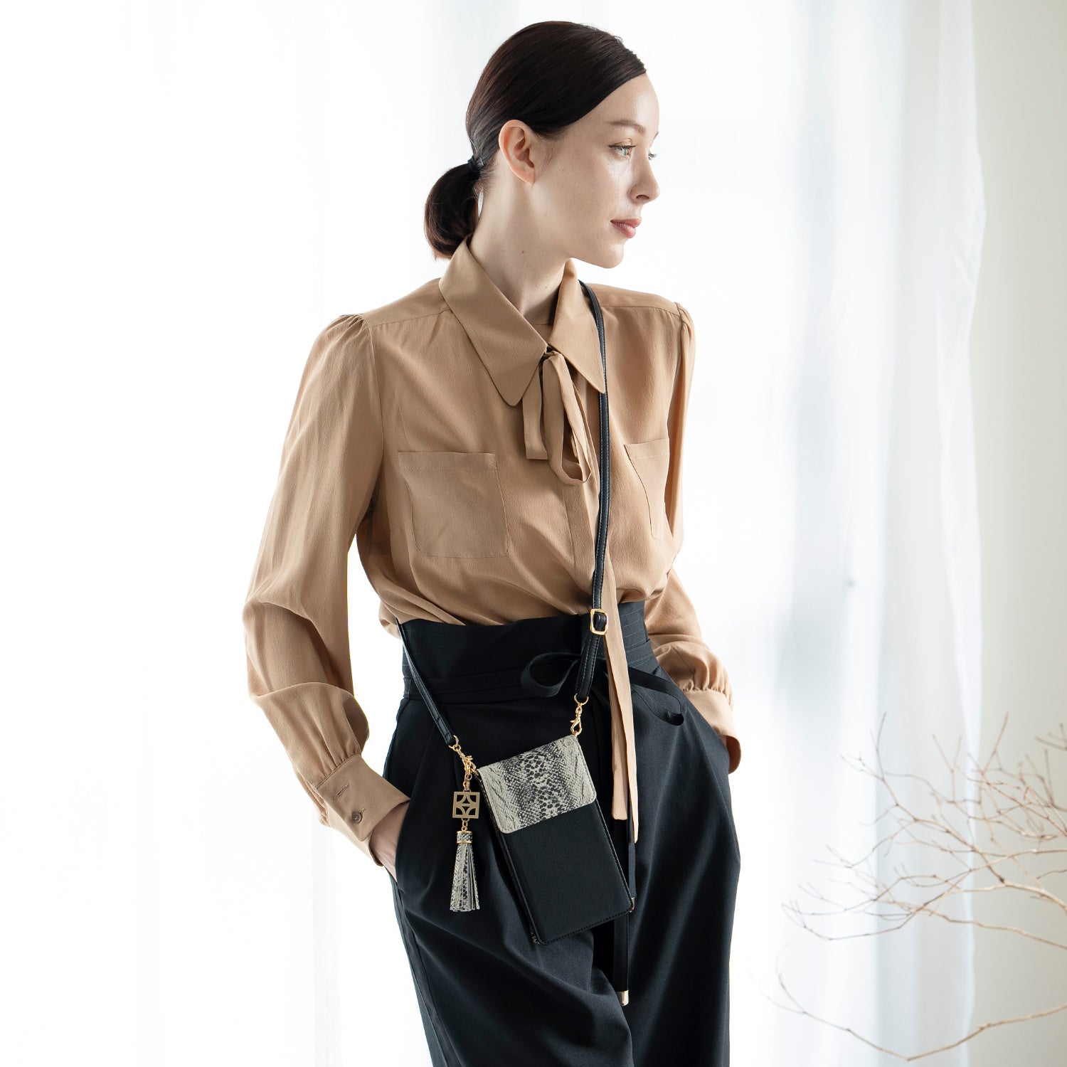 SONIA：スマホポーチ ¥33,000