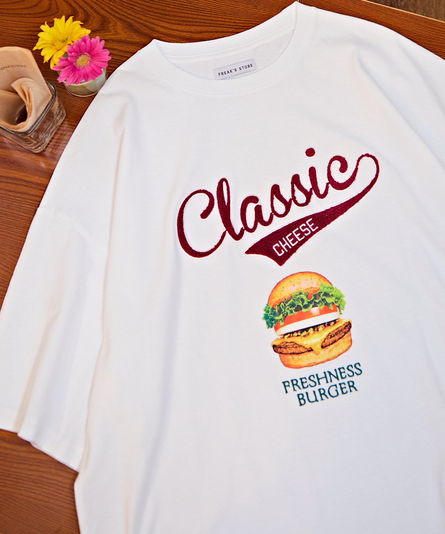 FRESHNESS BURGER×FREAK’S STORE 別注ビッグシルエットサガラ刺繍プリントTシャツ