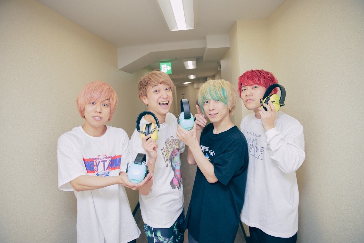 武道館ライブ後のKEYTALK　撮影：後藤壮太郎