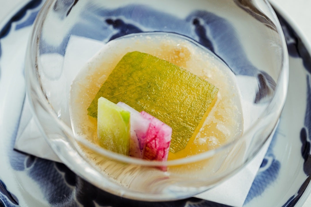 [先付]　冷やし冬瓜の青煮　短冊野菜　  「銀座豉特選 禅 甘口白糀」の上澄み鱧子餡