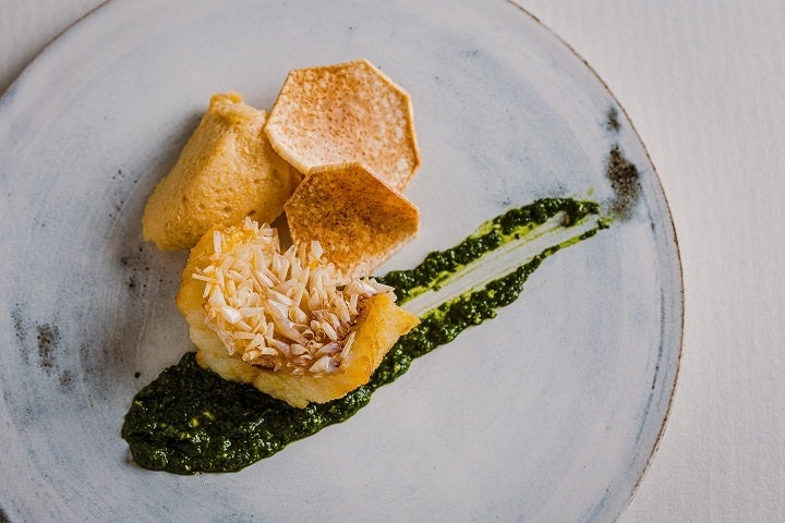 [揚げ物]　　甘鯛いりだし　春菊ソース 「銀座豉特選 雅」味噌󠄀ムース　海老芋煎餅