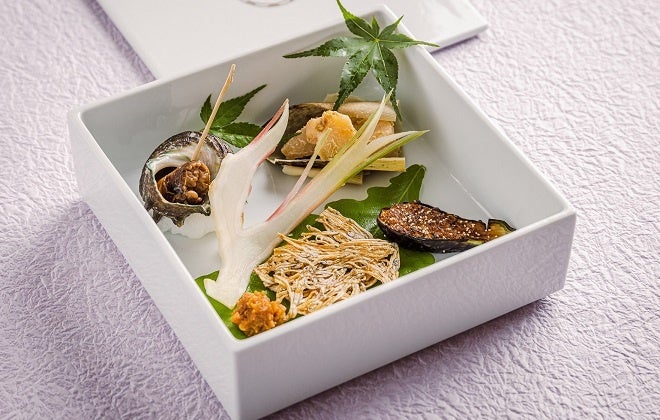 [八寸]&nbsp; 姫サザエ旨煮&nbsp; 小茄子田楽　けしの実&nbsp; &nbsp;筍蕗味噌󠄀和え　　　&nbsp; 　　&nbsp; &nbsp;　　　谷中生姜　「銀座豉特選 雅」 たたみ鰯味噌󠄀だまり焼き