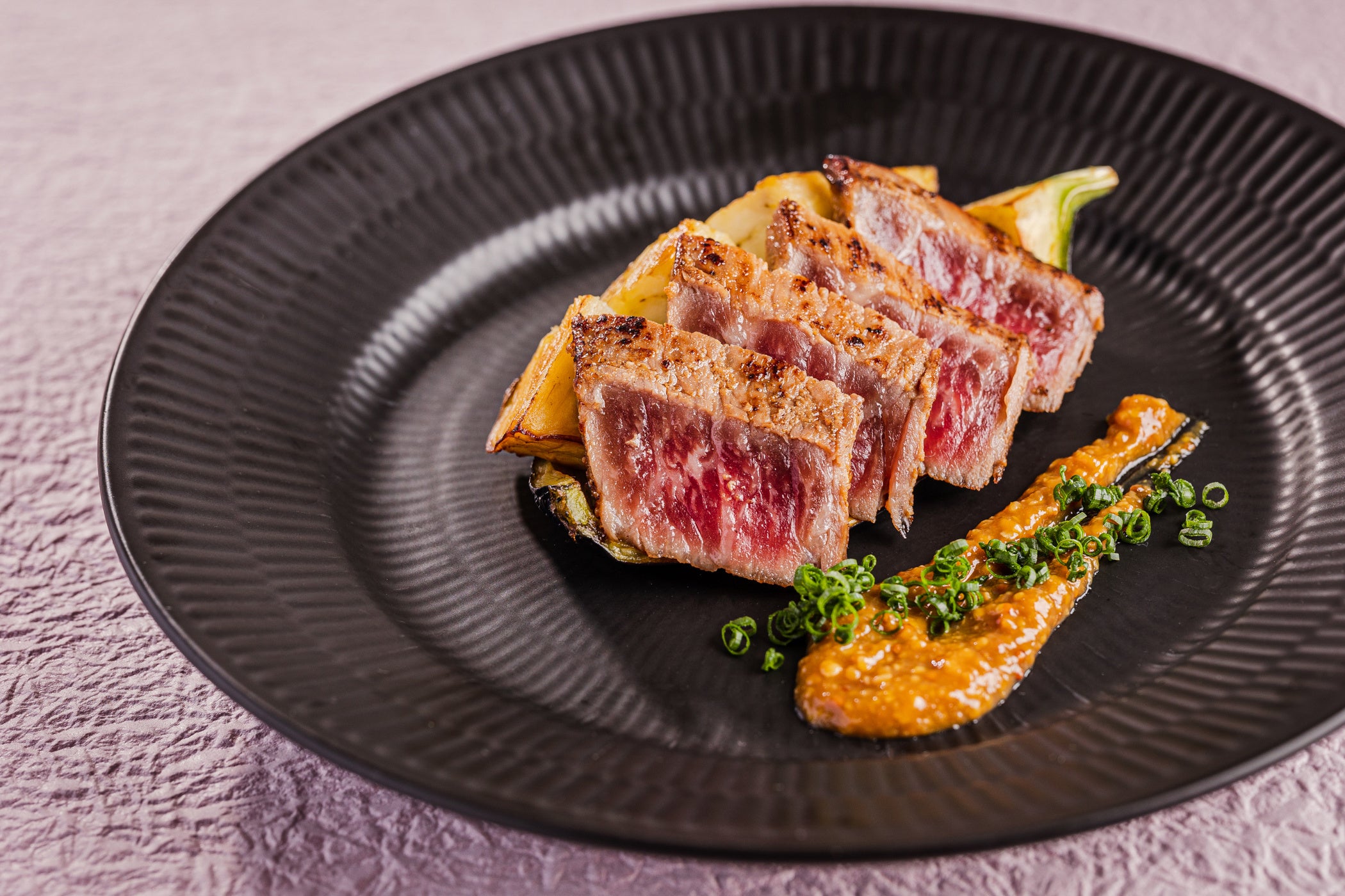 [強肴]  尾崎牛味噌󠄀マスタード焼き  加茂なす  浅ねぎ