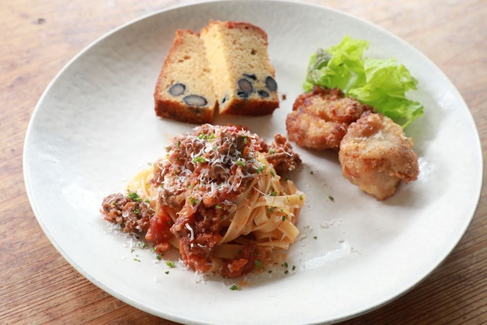 上「味噌󠄀と黒豆のパウンドケーキ」&nbsp; &nbsp;右「味噌󠄀から揚げ」 下「味噌󠄀ボロネーゼ」