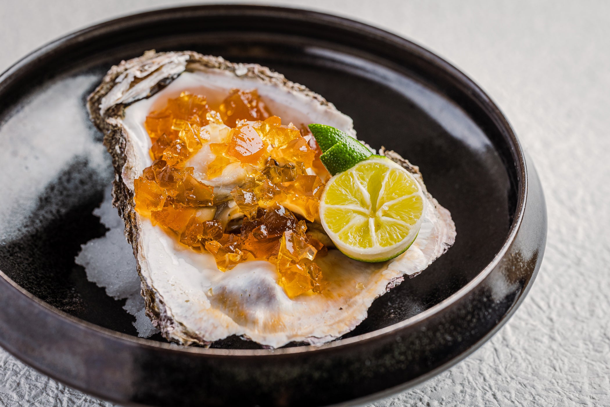 [冷菜] 徳島県産岩牡蠣 味噌󠄀ジュレ掛け　酢橘