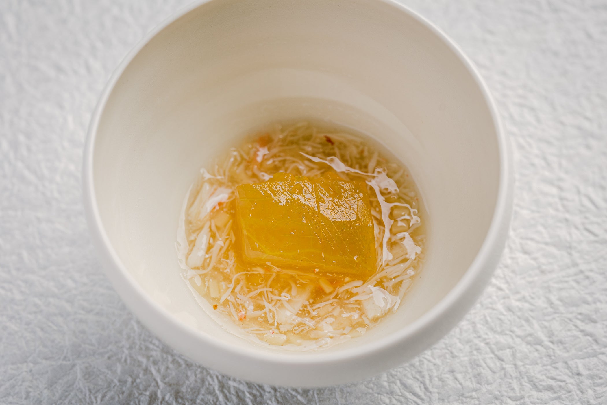 [先付]&nbsp; 冷やし冬瓜青煮 蟹鼈甲餡　新生姜