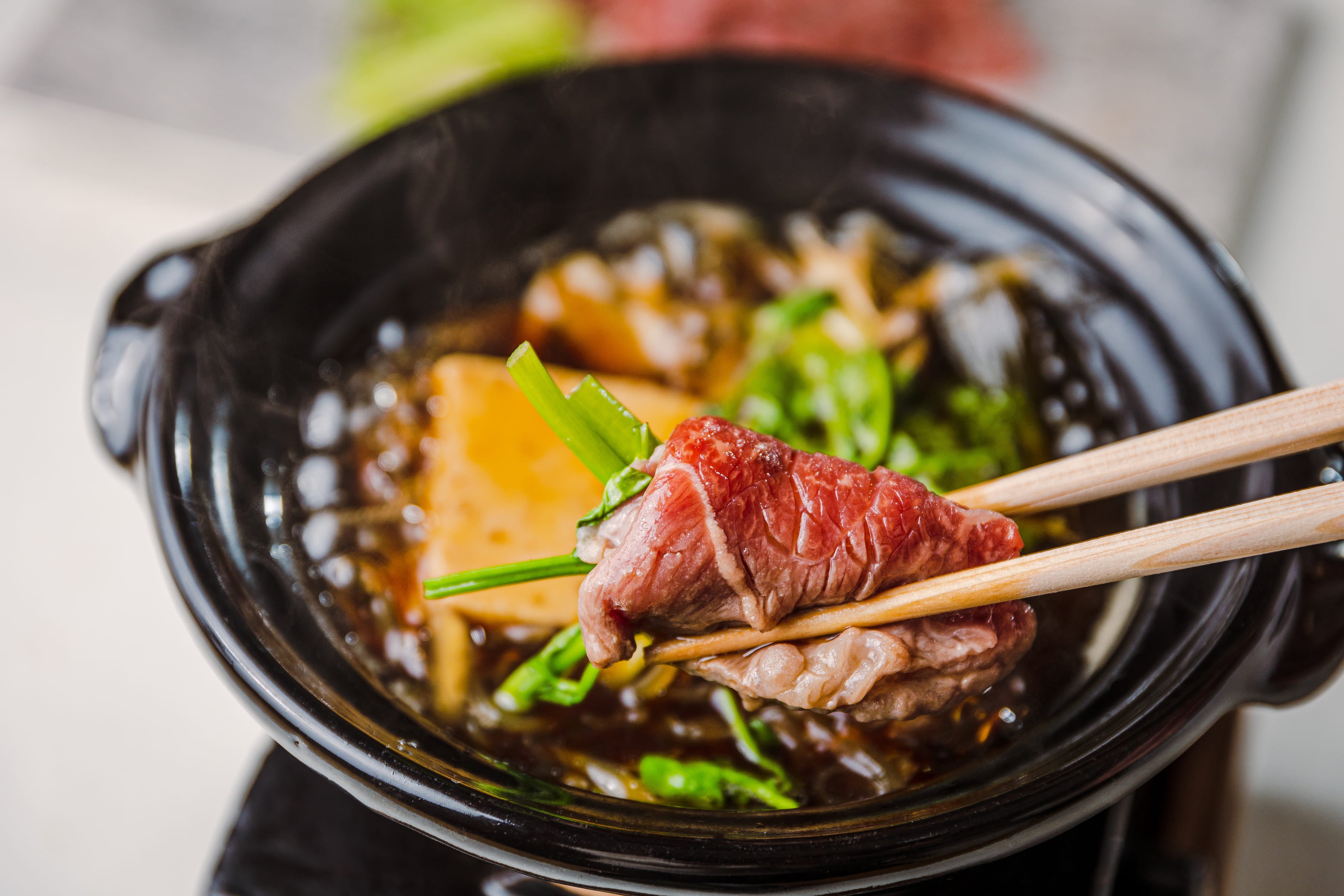 [小鍋] 尾崎牛の味噌󠄀すき焼き仕立て　芹　白菜　小野川豆もやし　下仁田ねぎ　糸こんにゃく　焼き豆腐
