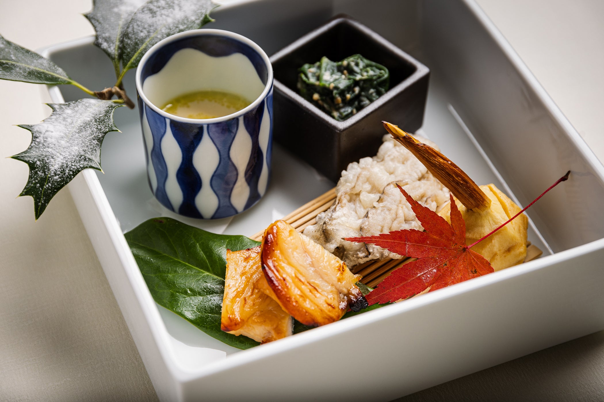 [八寸] 牡蠣白扇揚げ 松笠くわい 松露（トリュフ）茶碗蒸し あんこう味噌󠄀漬け焼き ちぢみほうれん草味噌󠄀胡麻和え