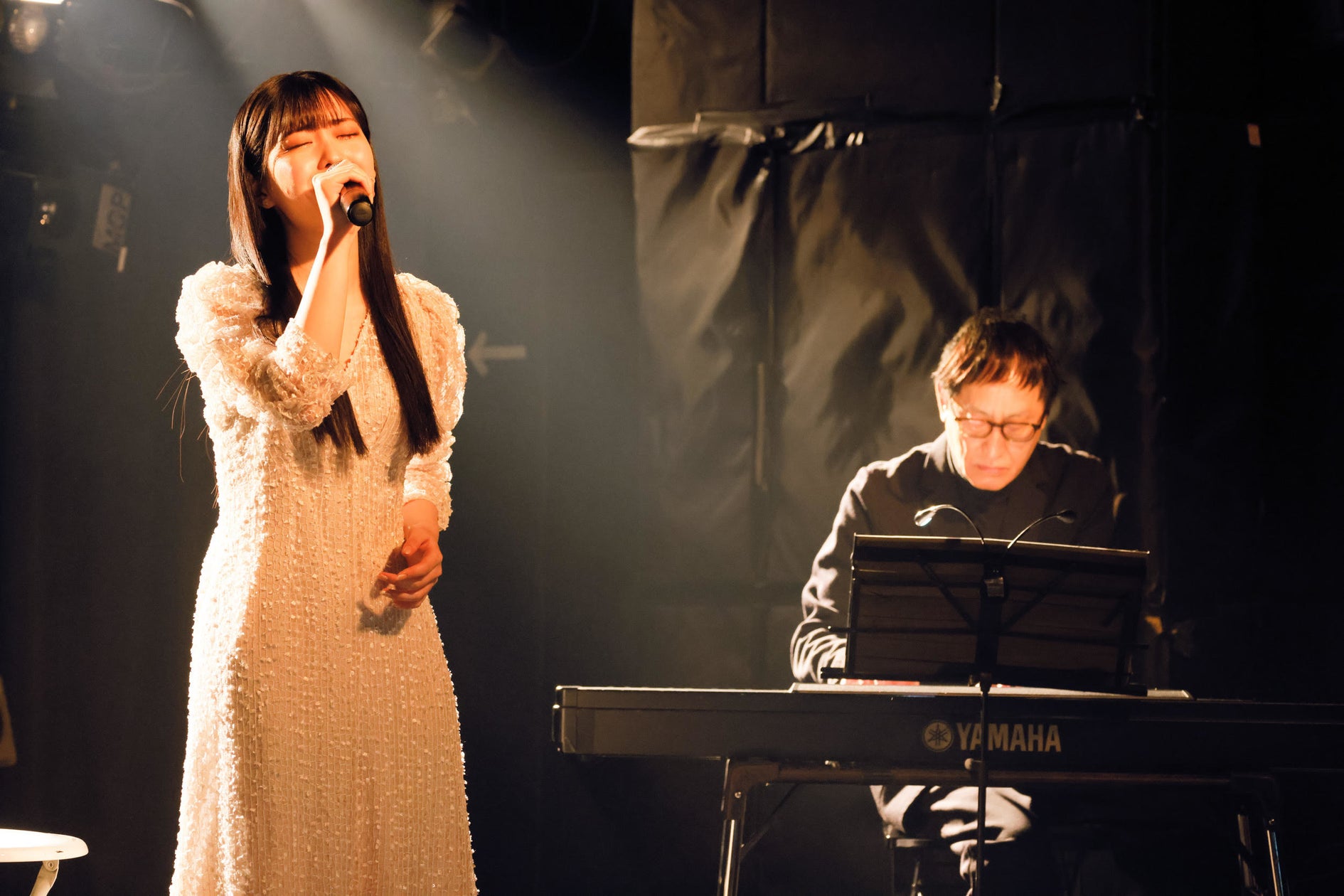 “ホーリーボイス”で注目のシンガー・花耶(かや)がデビューライブで武部聡志と共演! | 株式会社テイチクエンタテインメントのプレスリリース