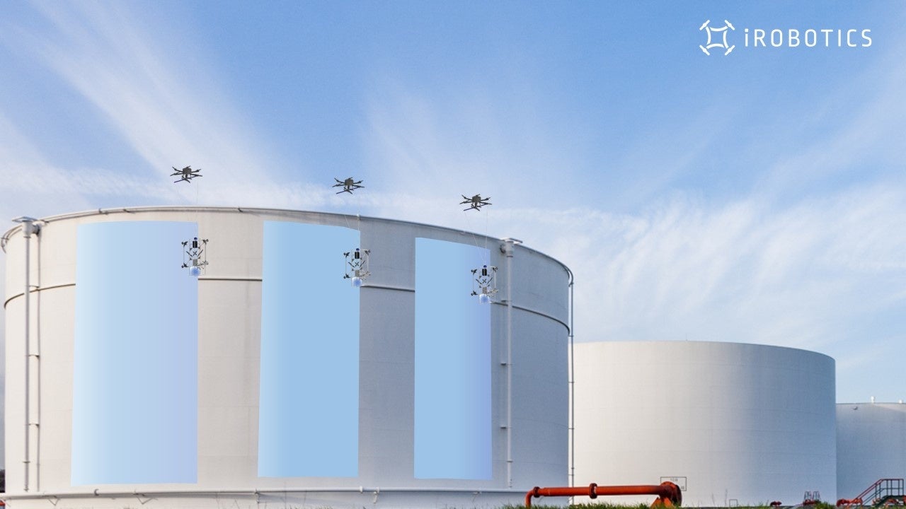 ドローンタンク補修が自動で行われているイメージ図