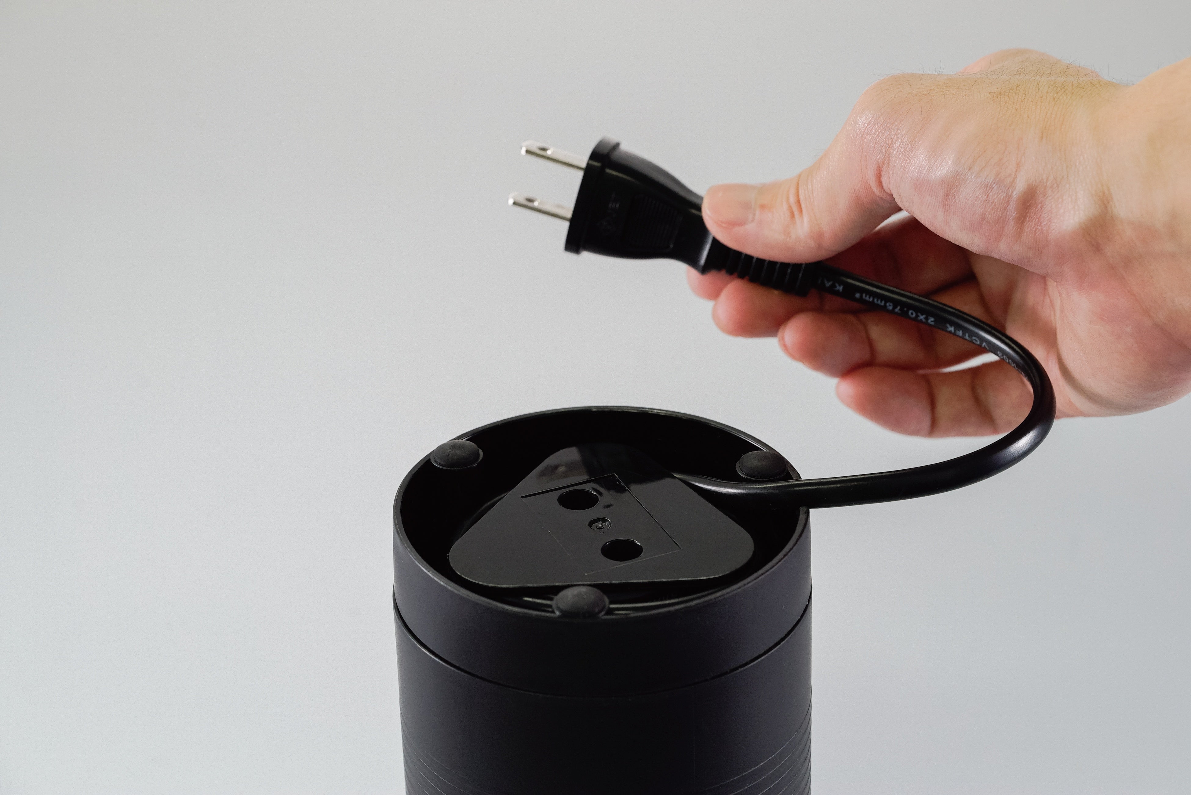 収納便利。コードは製品の底に