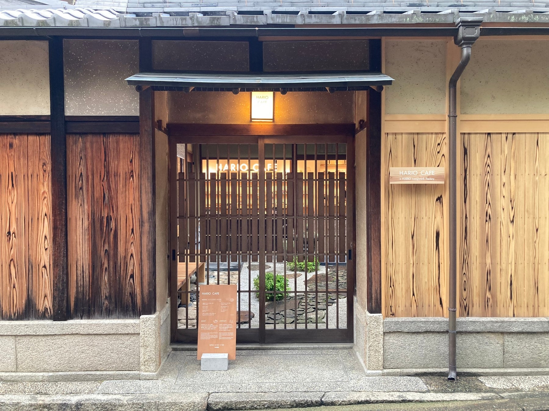 店舗正面入り口