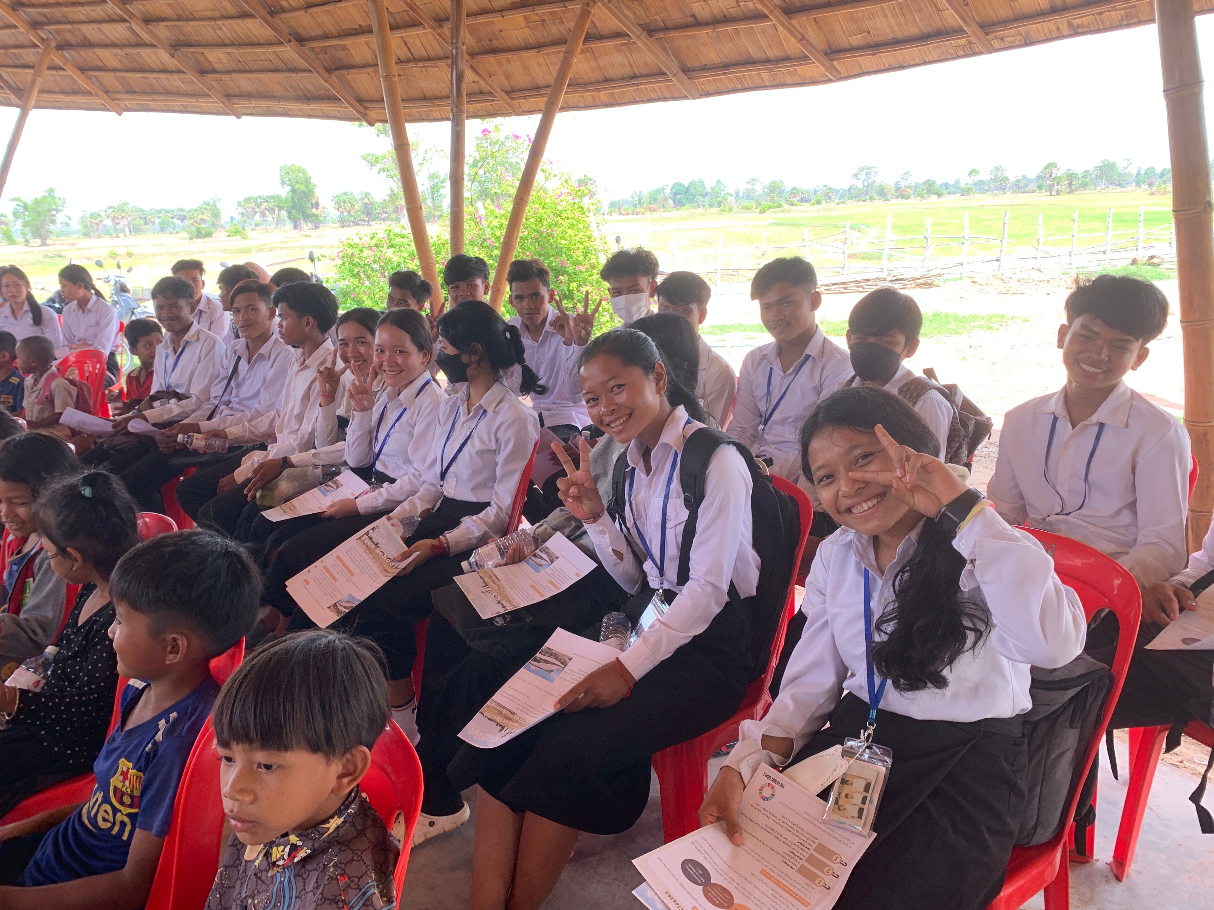 高校生の多くは「学校の先生になりたい」と夢を語りました