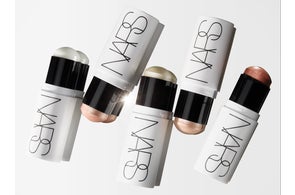 NARS】2024年瞬く間に完売した人気商品「ライトリフレクティング NARS】2024年瞬く間に完売した人気商品「ライトリフレクティング