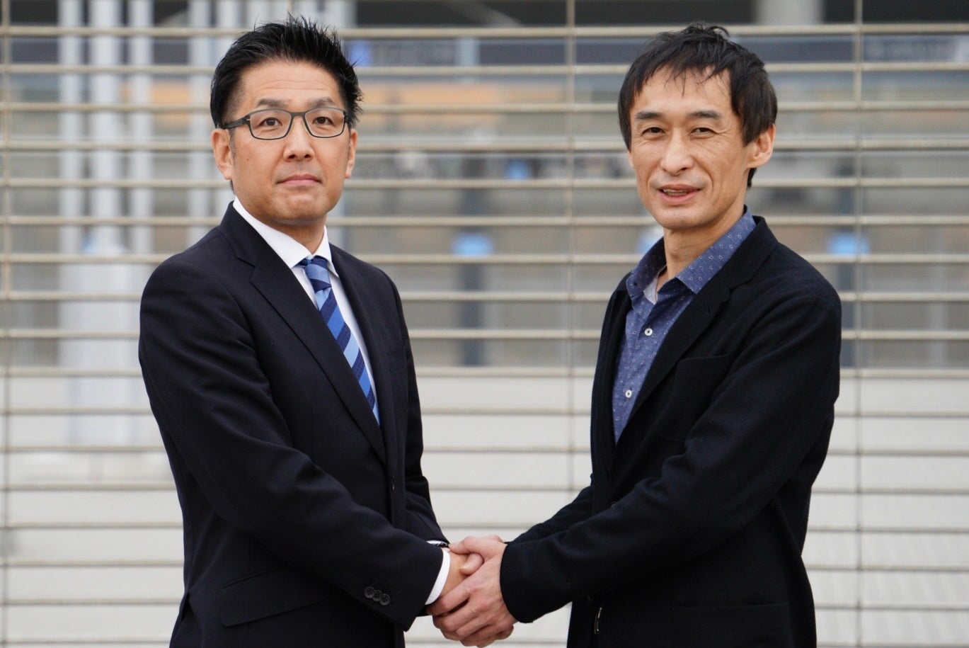 廣田慶・関東学生連盟理事長（左）と宮崎誠司・ライズTOKYO株式会社代表取締役社長（右）