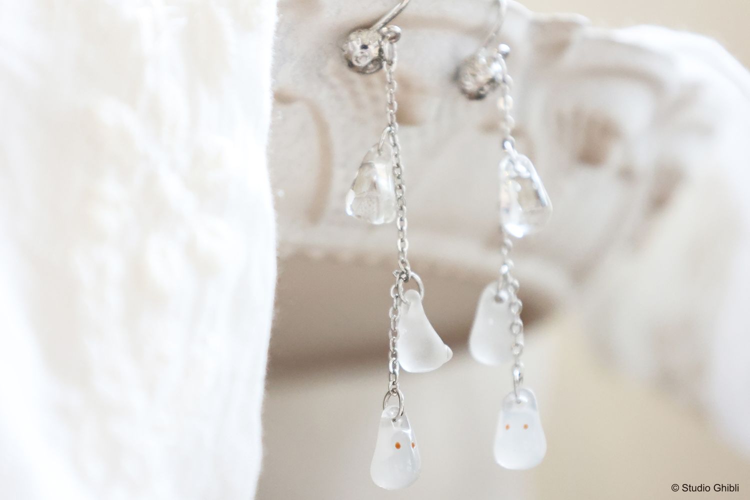 とうめいになる小トトロを表現した新作アクセサリー「となりの