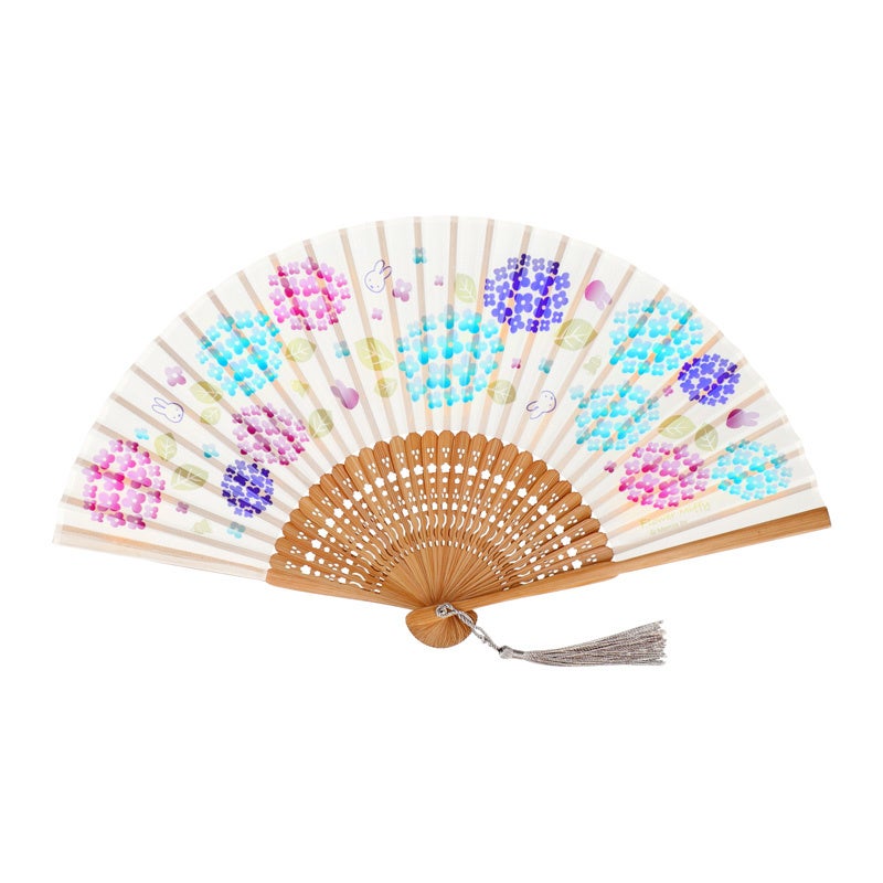 人気絵本ミッフィーのお花屋さん フラワーミッフィー にて 夏のお花 紫陽花 とミッフィーをデザインした扇子 全2種 を好評販売中 ベネリック株式会社のプレスリリース 人気絵本ミッフィーのお花屋さん フラワーミッフィー にて 夏のお花 紫陽花 とミッフィーをデザインした扇子 全2種 を好評販売中 ベネリック株式会社のプレスリリース