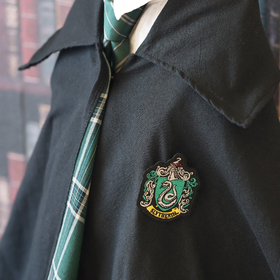 ※取り外し可能な紋章刺しゅうブローチ付き