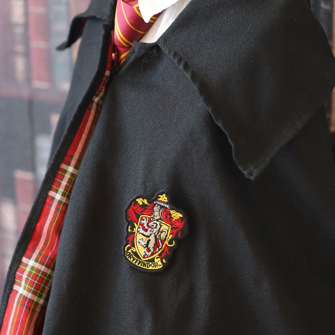 ※取り外し可能な紋章刺しゅうブローチ付き