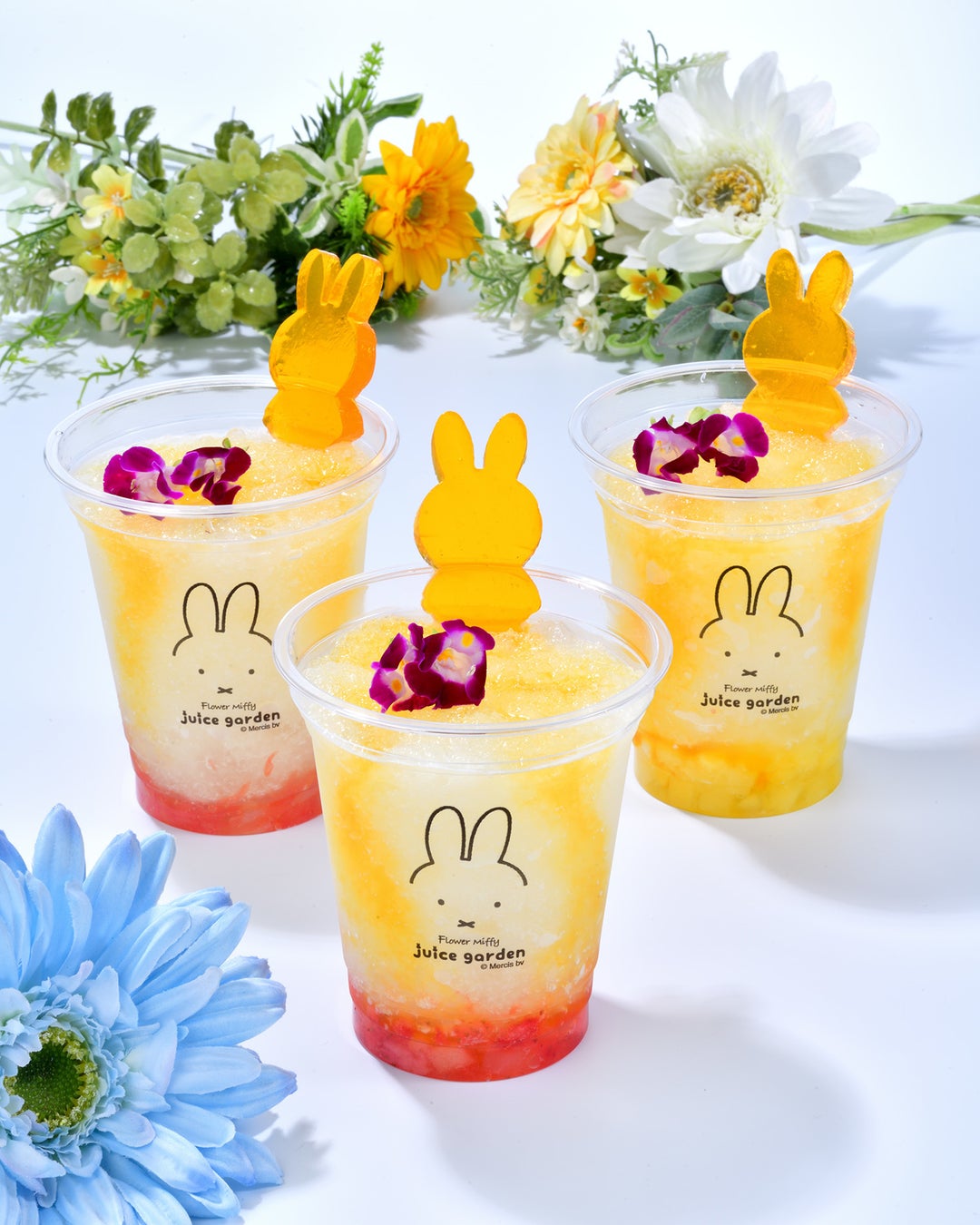 ※画像はイメージです。ドリンクの上のお花は時期により異なります。
