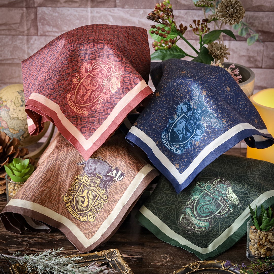 ■(左上)グリフィンドール(右上) レイブンクロー(左下) ハッフルパフ(右下) スリザリン