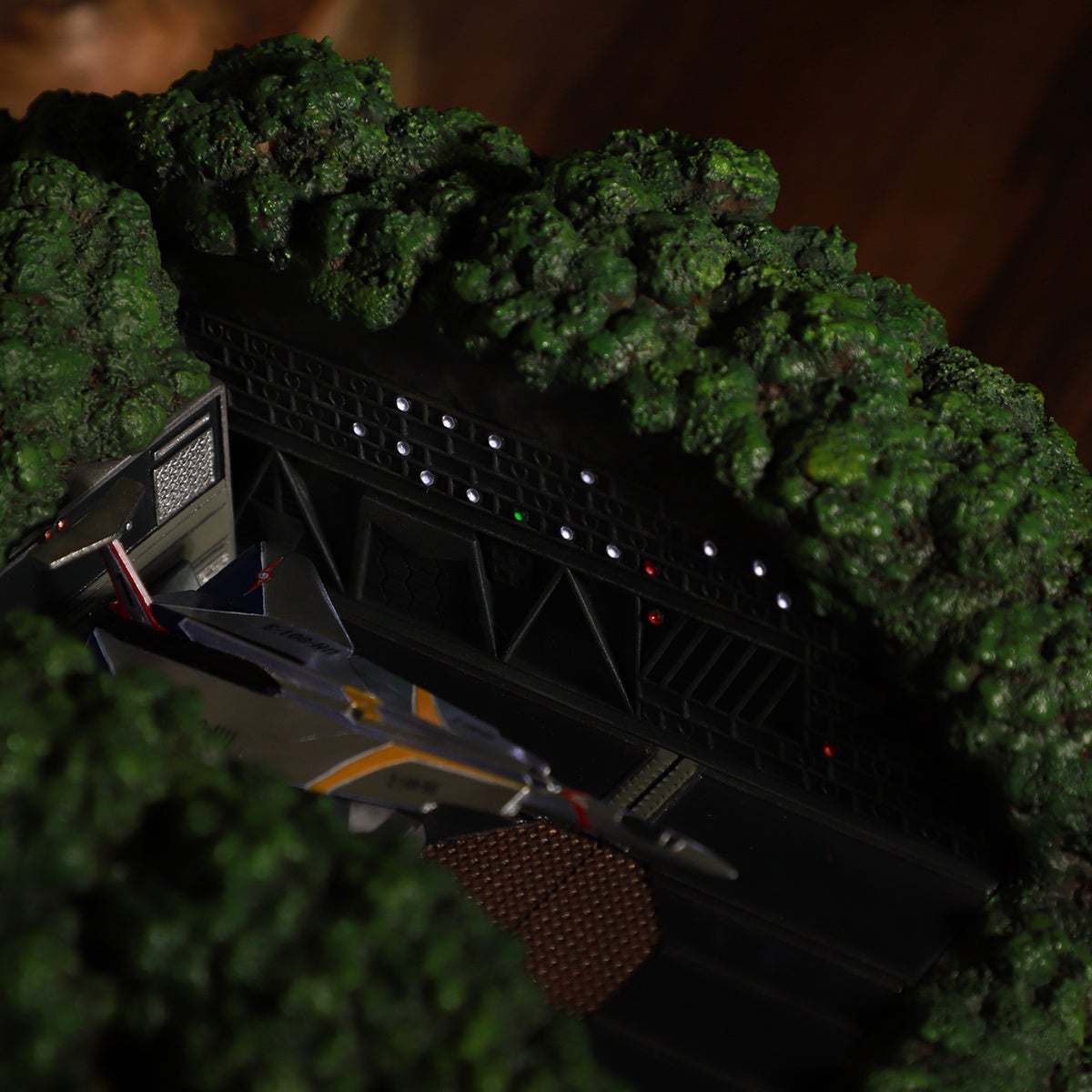 ↑手作業で1つずつセットされたゲート内 のライトが、サウンドに合わせ点灯・点滅する