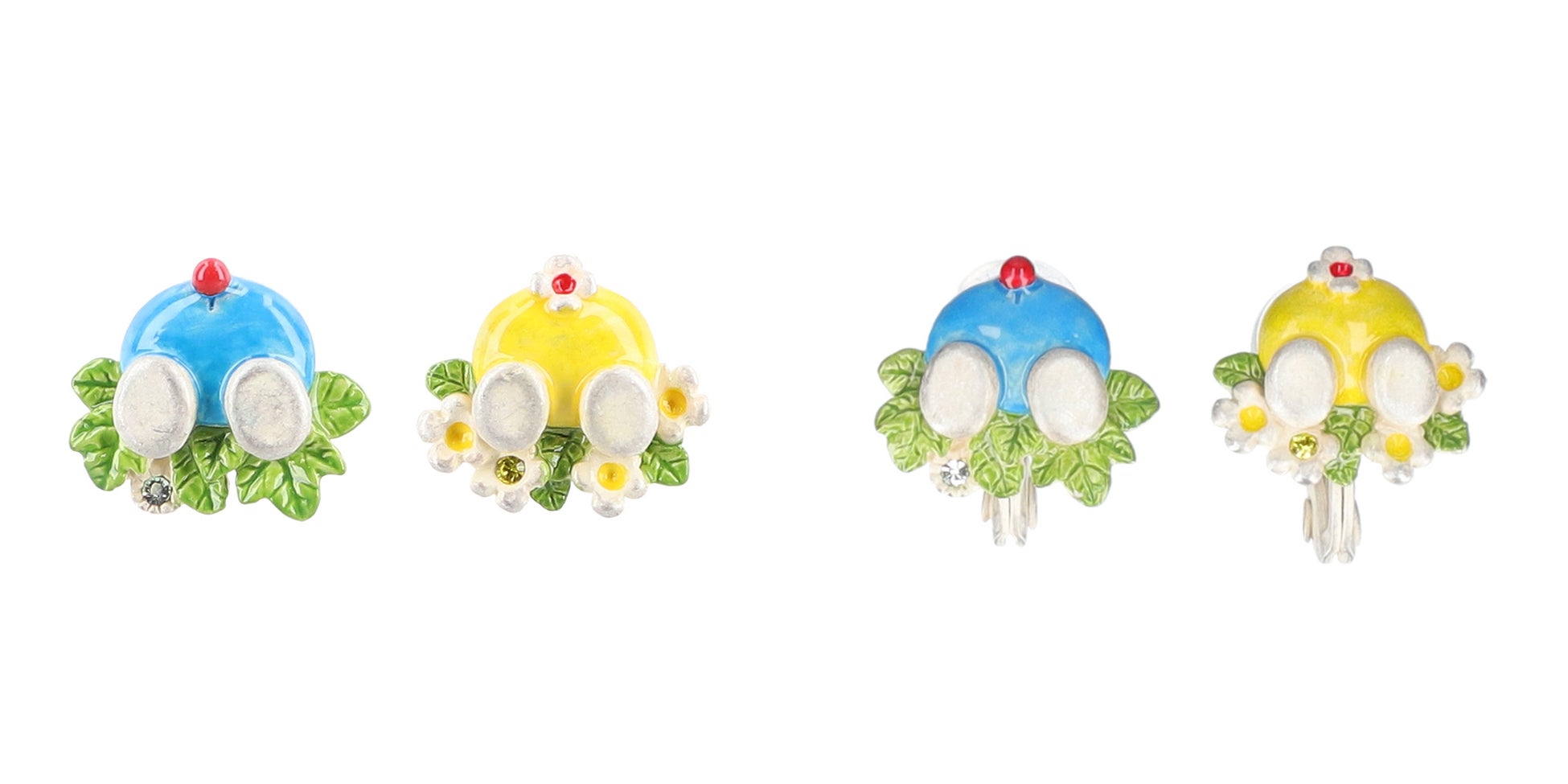 左)ピアス、右)イヤリング