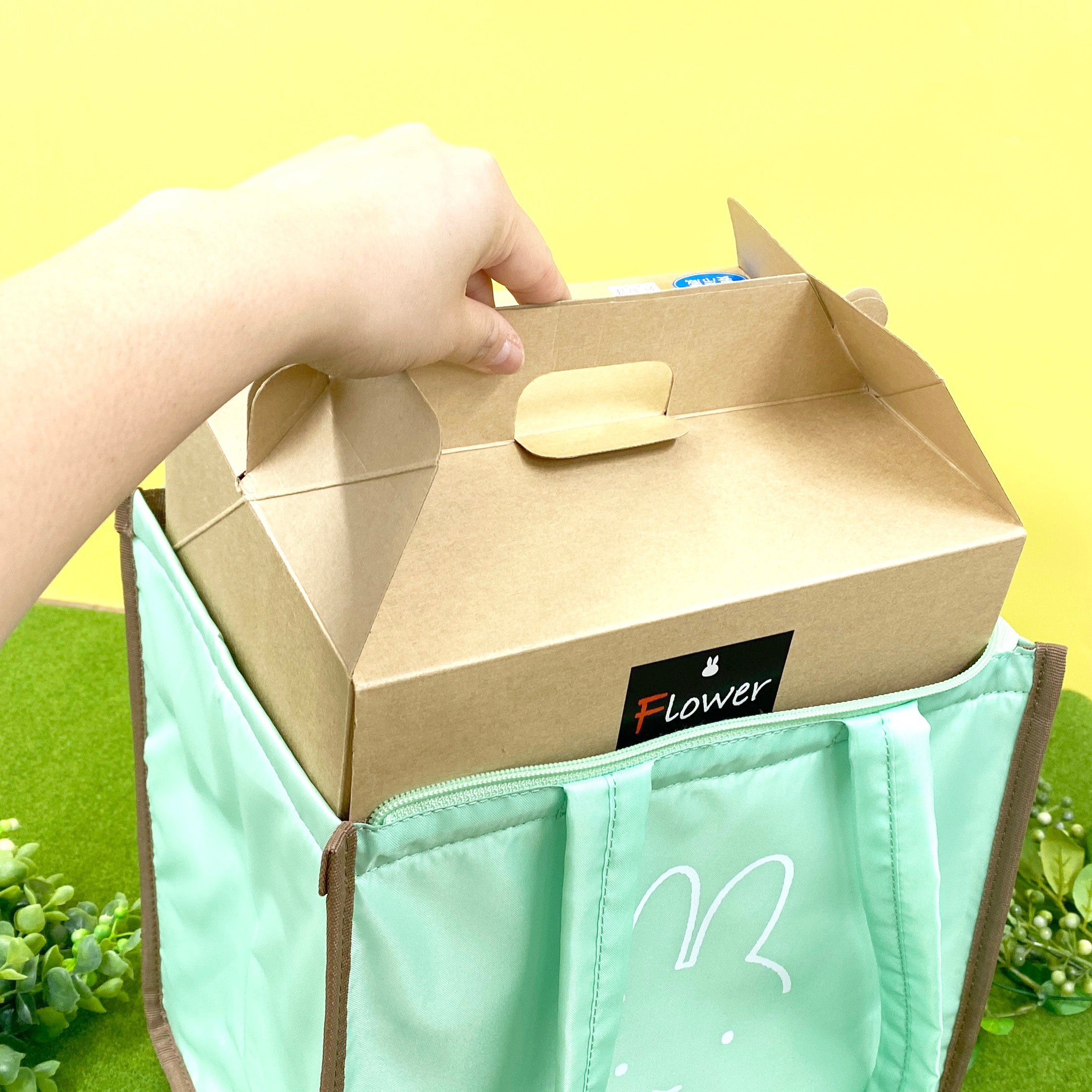 ※ジュースガーデンで提供するテイクアウトボックス(大)もすっぽり入る大容量