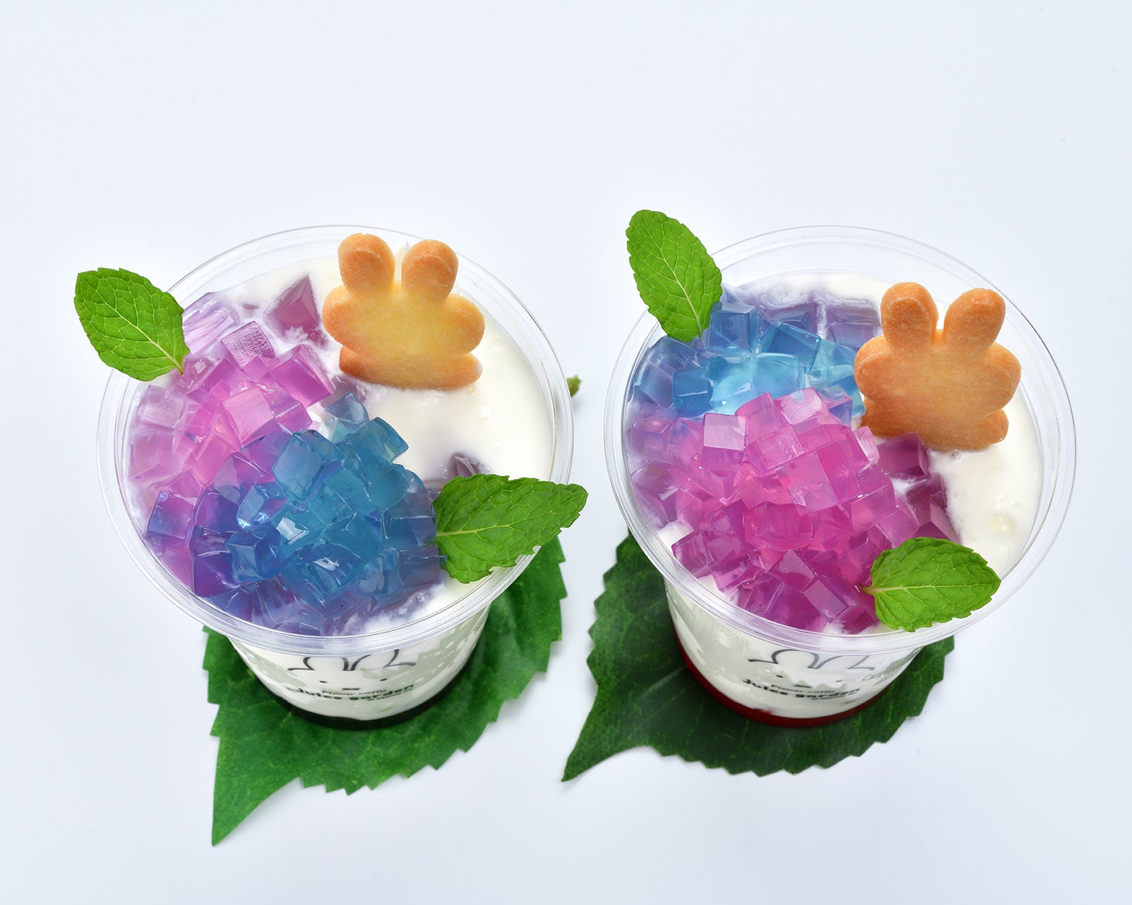 あじさいに見立てた彩り豊かなゼリー