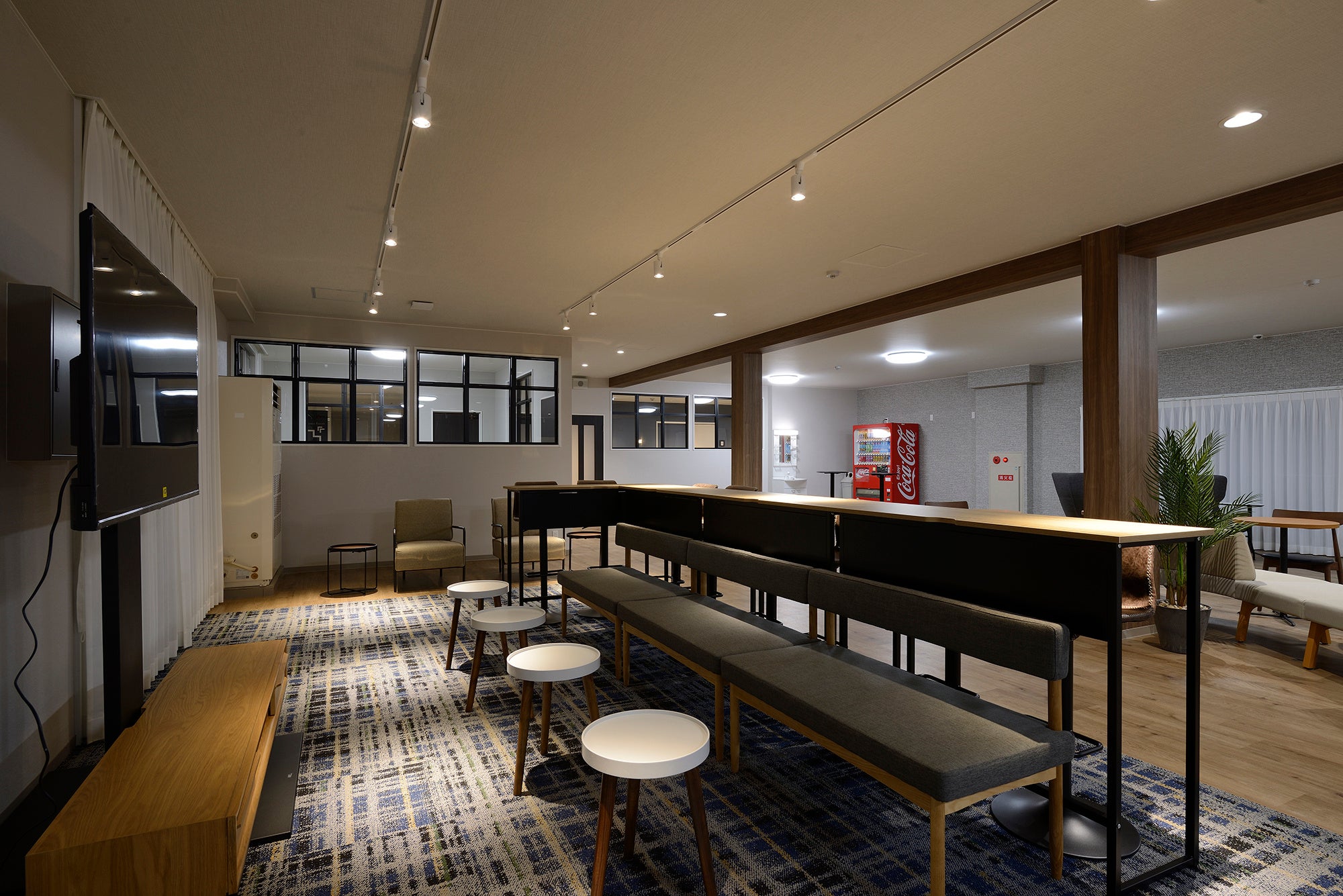 共用棟　メインリビング設置のハイカウンター