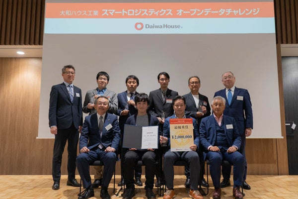 【11月1日に開催した表彰式の様子】