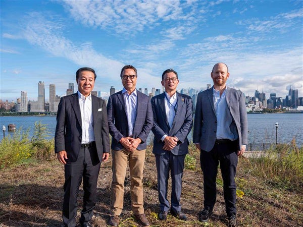 【計画予定地でのセレモニーの様子】