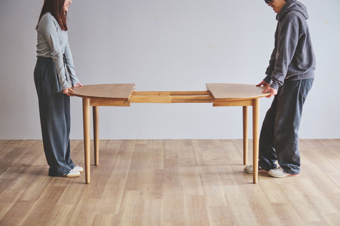 ligne roset - HALO テーブル　土台付き　リグナにて購入 リグナオリジナルの新商品！伸長式ダイニングテーブル“ライブ