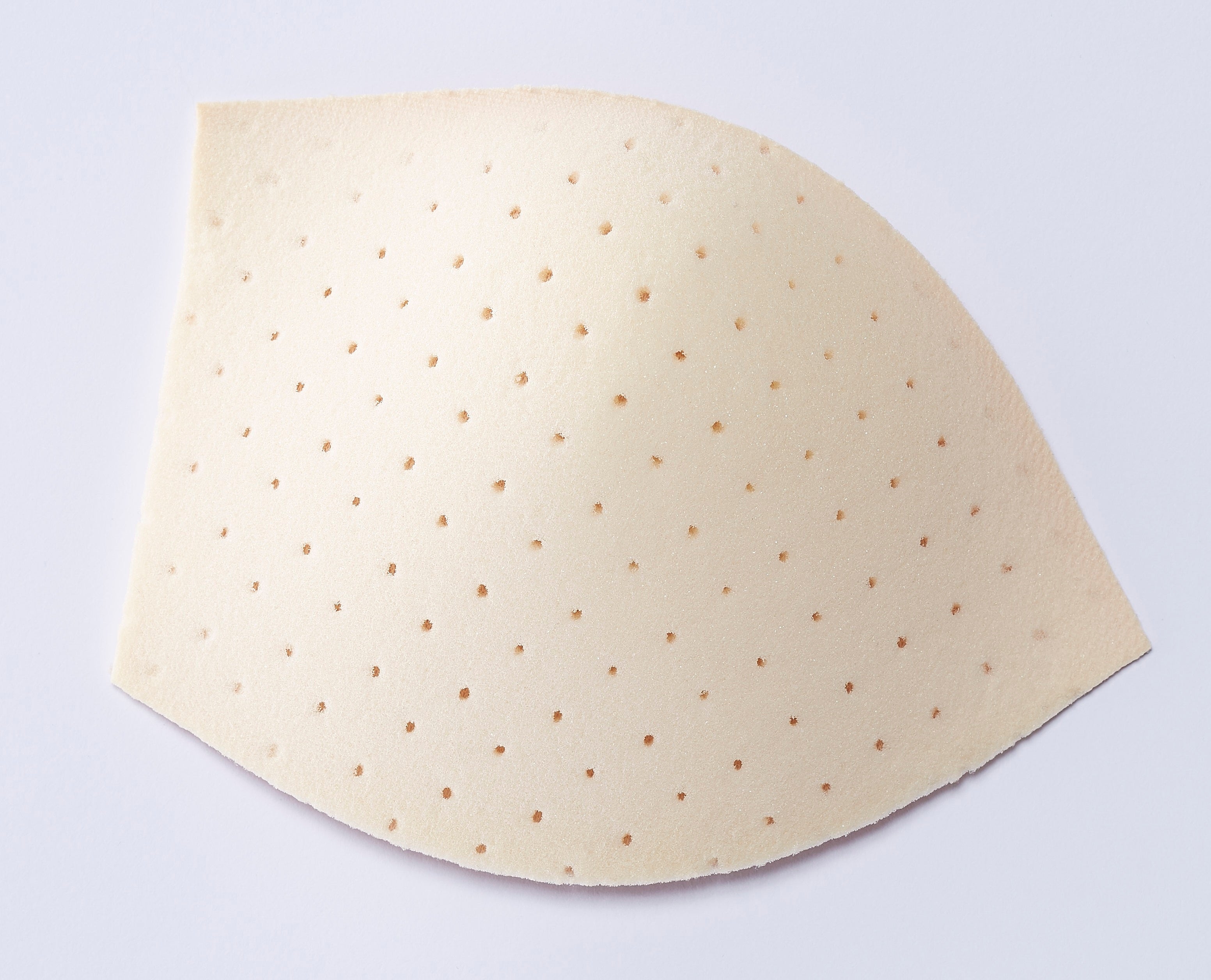 カップ部分：パッド（取り外し可能）