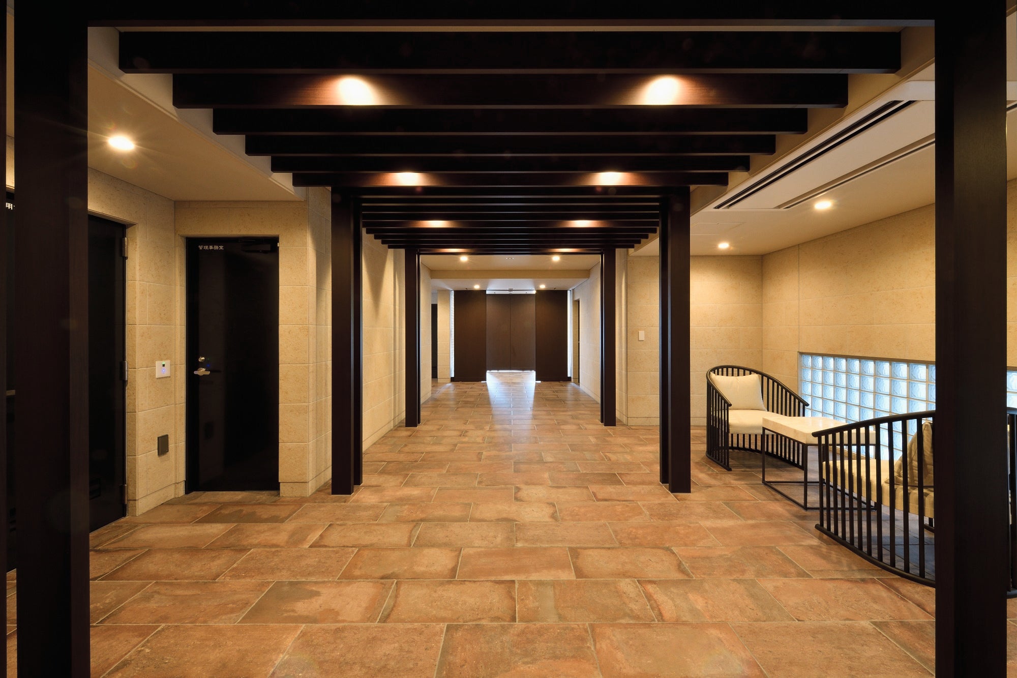 エントランス内部