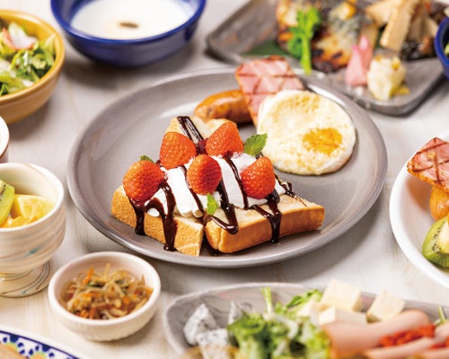 朝食は4種類のプレートから選べる。お代わりは自由(イメージ)