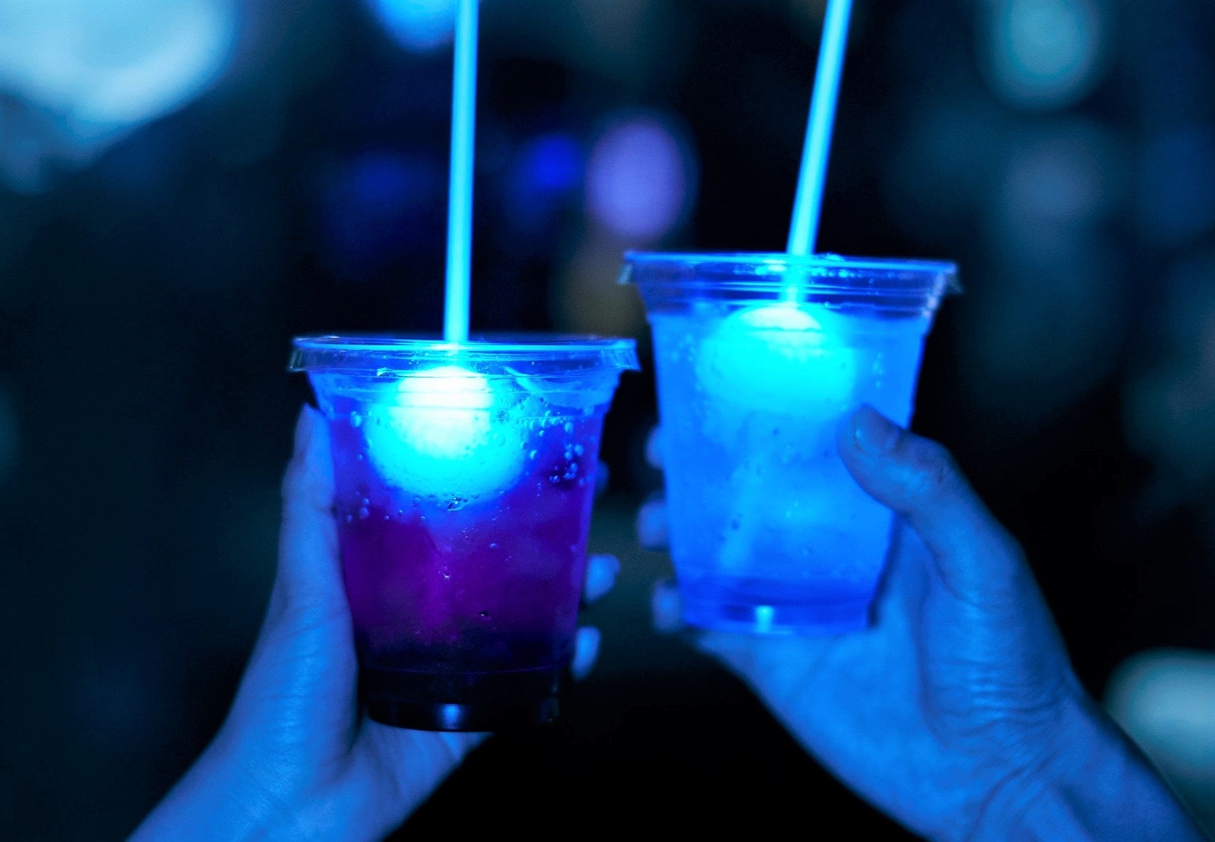 幻想的な館内にぴったりのソーダ