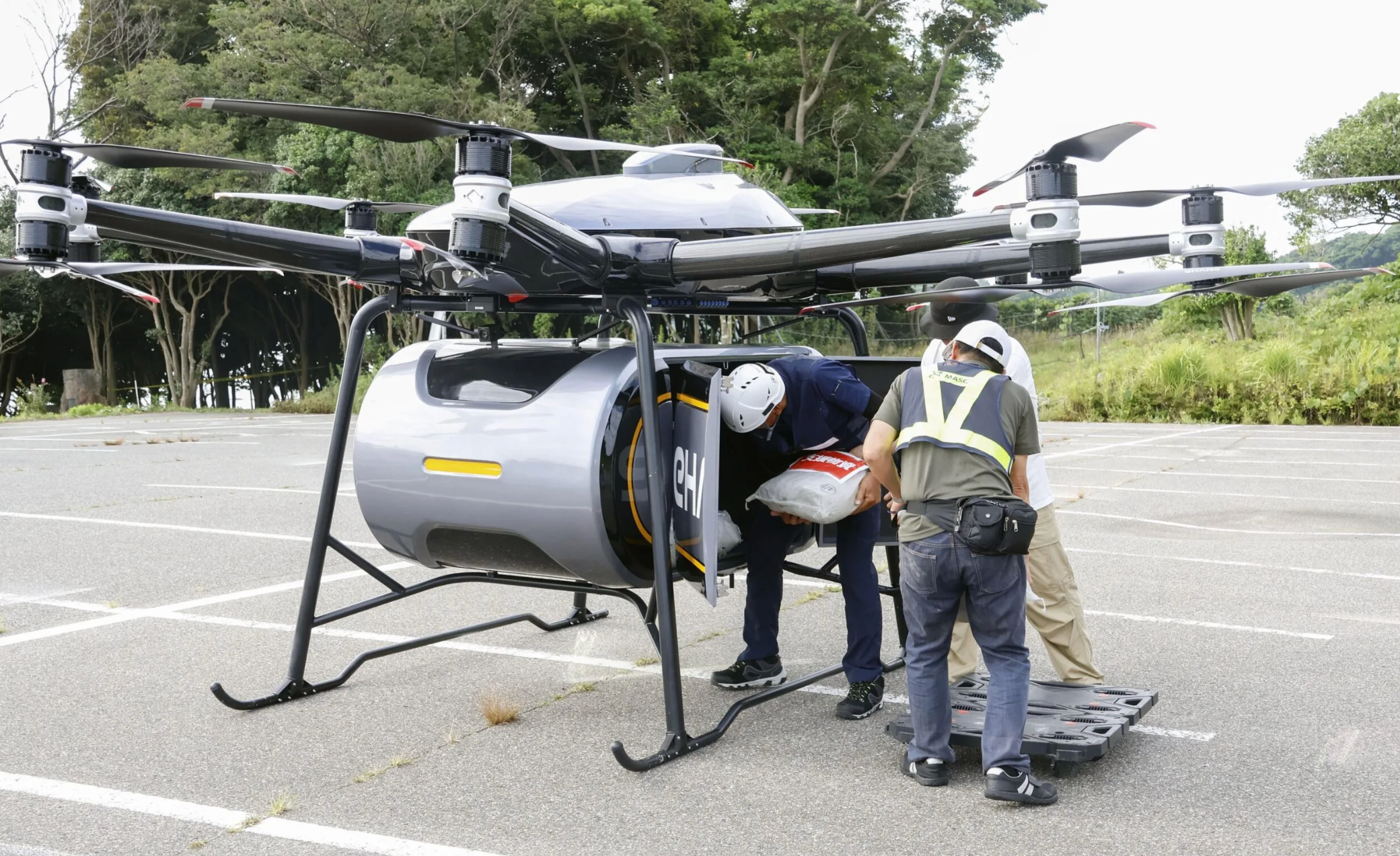 国内初、250kg級大型ドローン飛行の成功から空輸特化型ライセンス制度を創設 | 一般社団法人日本ドローンビジネスサポート協会のプレスリリース