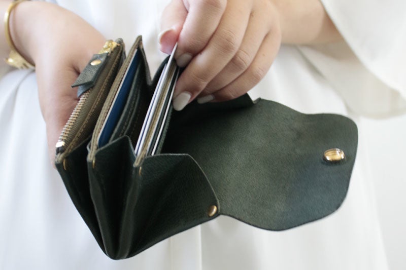 1枚革でできた美しい折り紙のようなお財布 ワンレザーウォレット かわいい猫型ボタンや さりげない Cat の刻印で猫好きの心をくすぐるお財布 が登場 株式会社ネコリパブリックのプレスリリース 1枚革でできた美しい折り紙のようなお財布 ワンレザーウォレット かわいい猫型ボタンや さりげない Cat の刻印で猫好きの心をくすぐるお財布 が登場 株式会社ネコリパブリックのプレスリリース