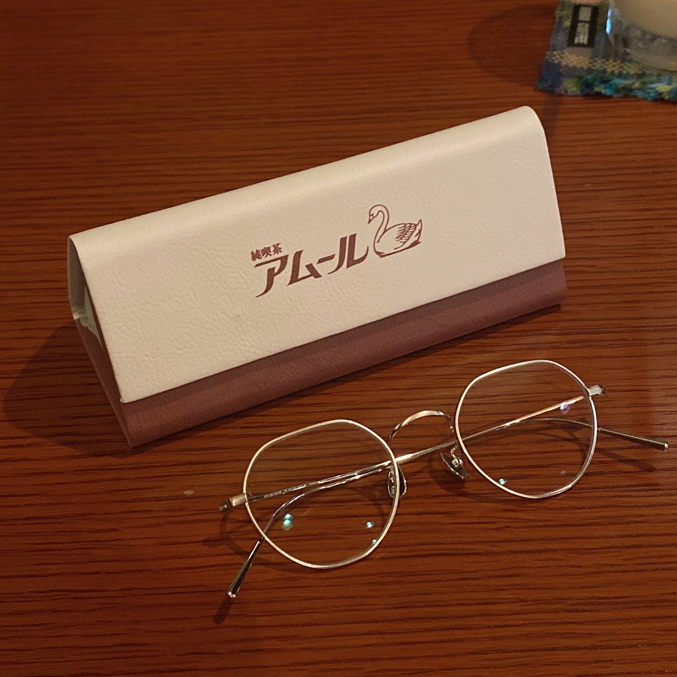 折りたたみメガネケース／税抜390円（税込429円）