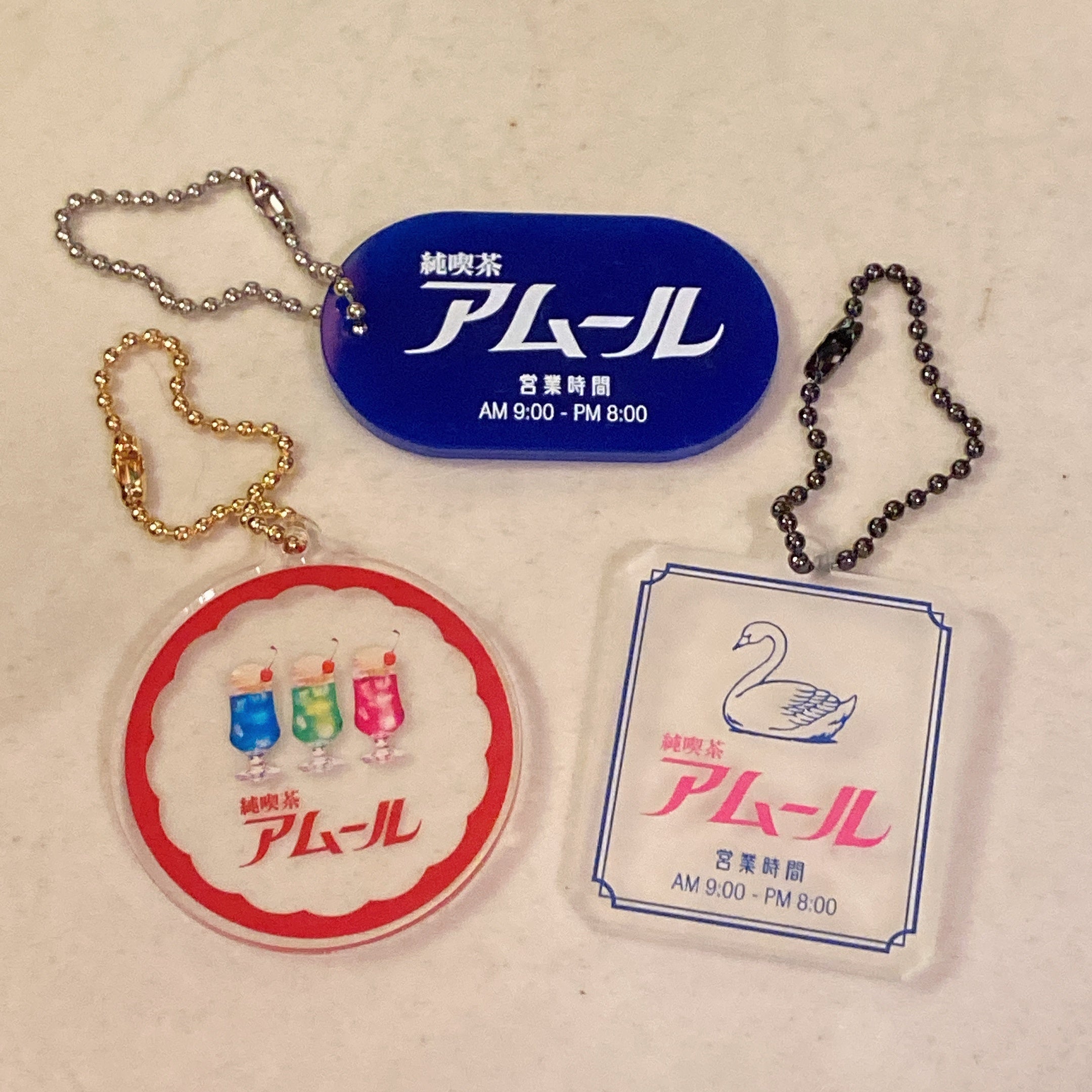 アクリルキーホルダー／各税抜390円（税込429円）