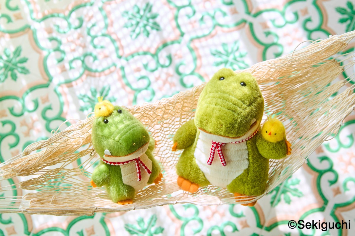 「こんにちわに」左/マスコットキーチェーン、右/ぬいぐるみSサイズ