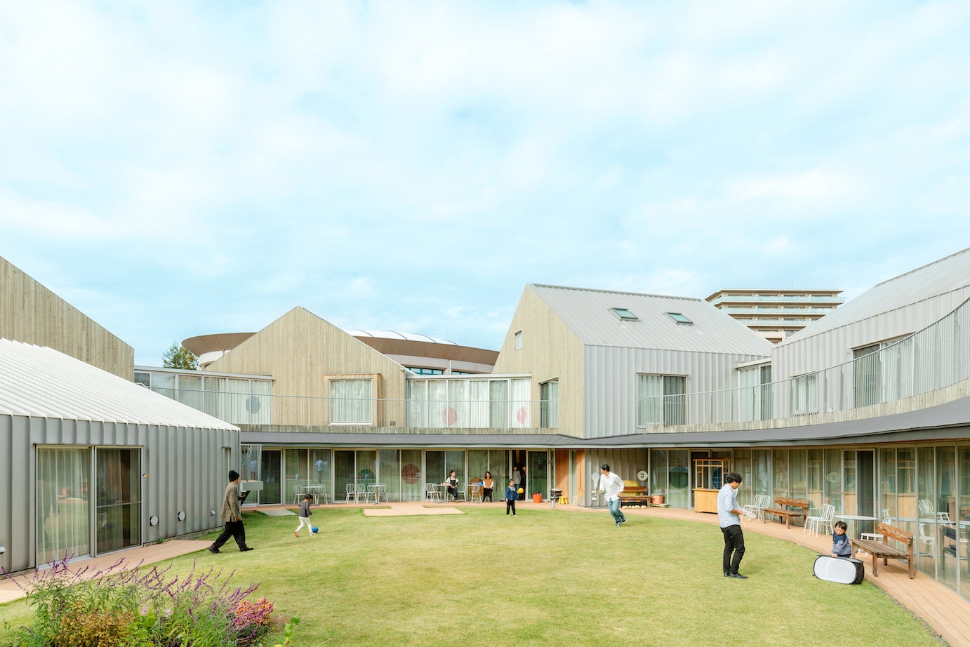 TSURUMIこどもホスピスは、日本初のコミュニティ型こどもホスピスとして2016年にオープンした