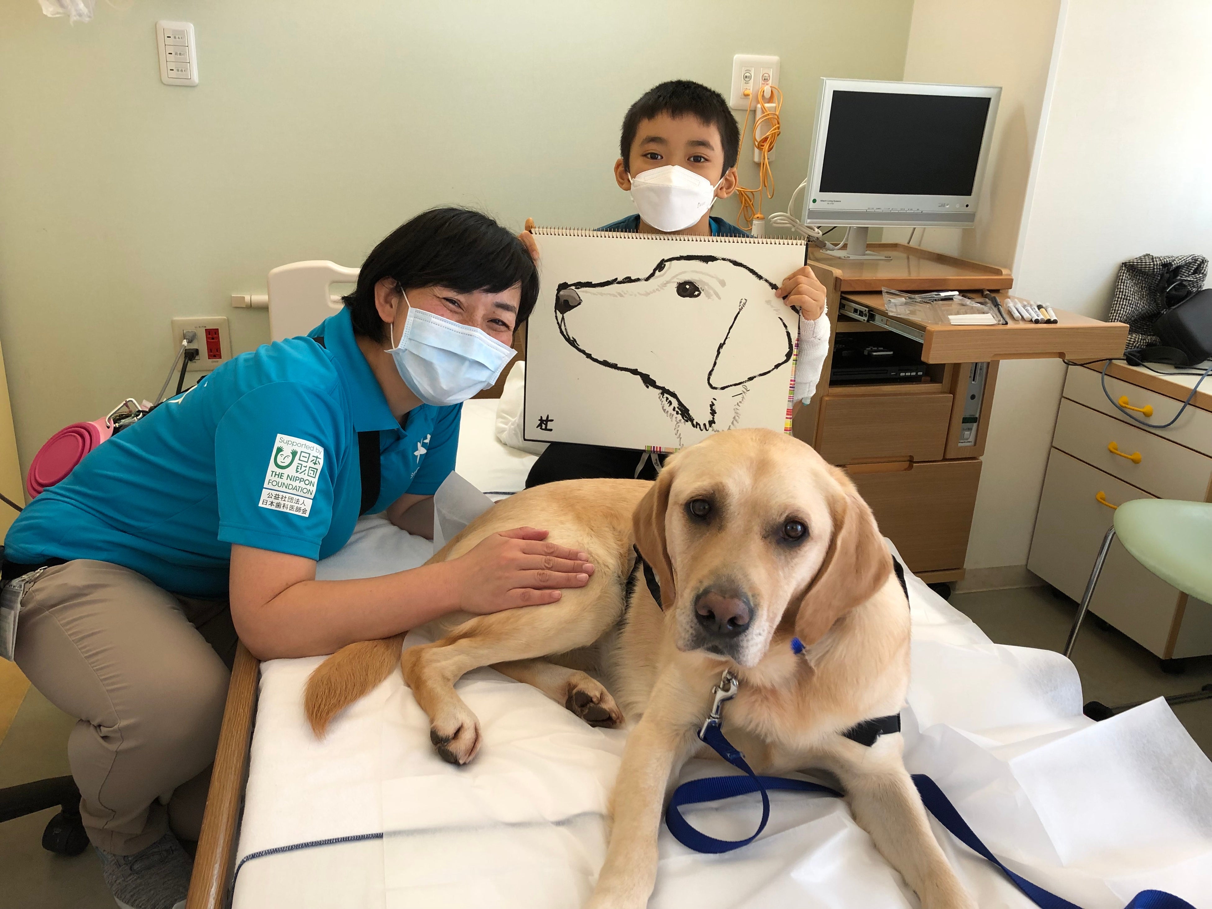 トミ君、ファシリティドッグ・アイビー、ハンドラー大橋